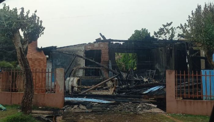 Quedas - Casal perde residência em incêndio 